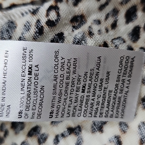 Chico's Black and Tan Leopard Print V Neck Knit Blouse Size Medium - Picture 7 of 10